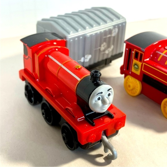 Four Thomas Engines and a Box Car - Picture 4 of 10